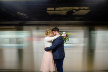 Hochzeitsfotograf New York Brautpaar in Metro Subway